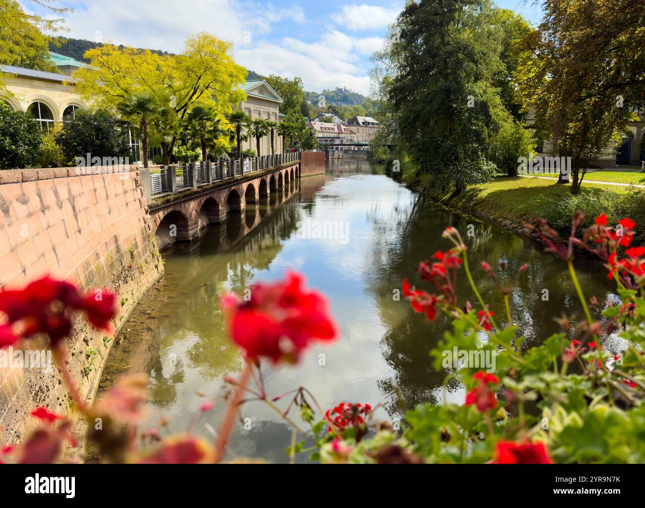 Kurpark mit Brunnen und Luitpold Casino am 6. Oktober 2024 in Bad Kissingen, Deutschland. Credit: ddp Images/STAR-Images Credit: ddp Media GmbH/Alamy Live News Stockfoto