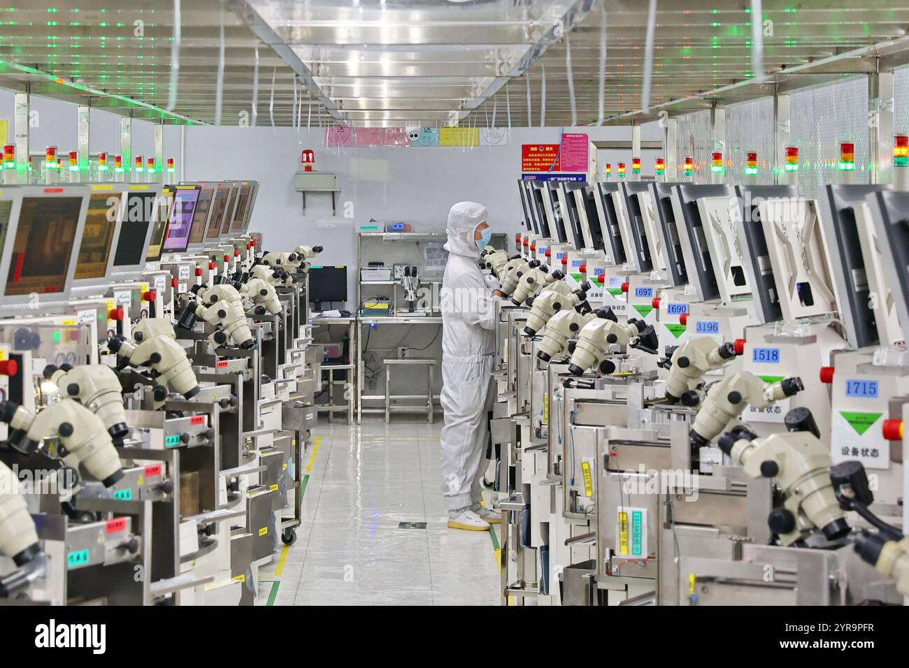 FILE - A man works at a manufacturer of Integrated Chip encapsulation in Nantong in eastern China's Jiangsu province on Friday, Sept. 16, 2022. (Chinatopix Via AP, File) Stockfoto