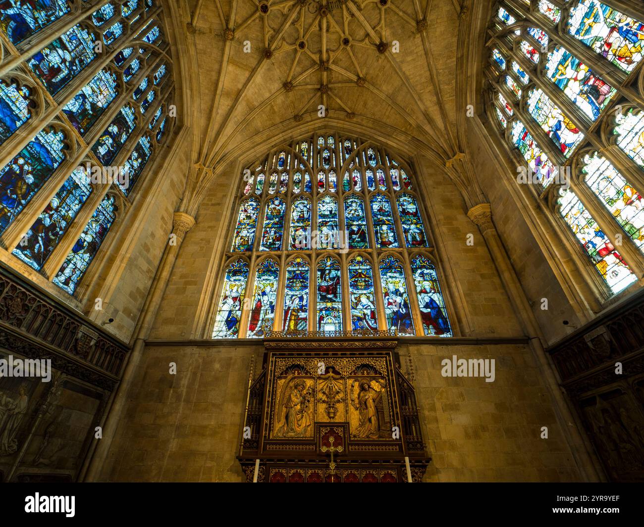 Die Lady Chapel, mit Buntfenstern, Winchester Cathedral, Winchester, England, Großbritannien, GB Stockfoto