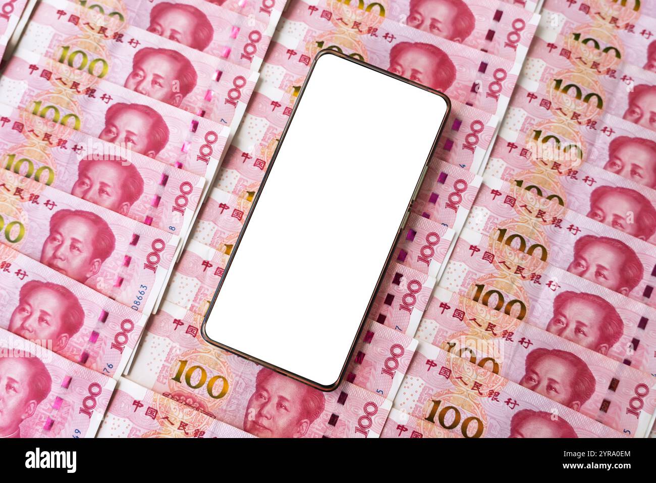 Weißer schwarzer Smartphone-Bildschirm für Text und Design. Das Konzept der Akkumulierung von Rentabilität und Erträgen über ein Smartphone. Chinesischer Yuan und klug Stockfoto