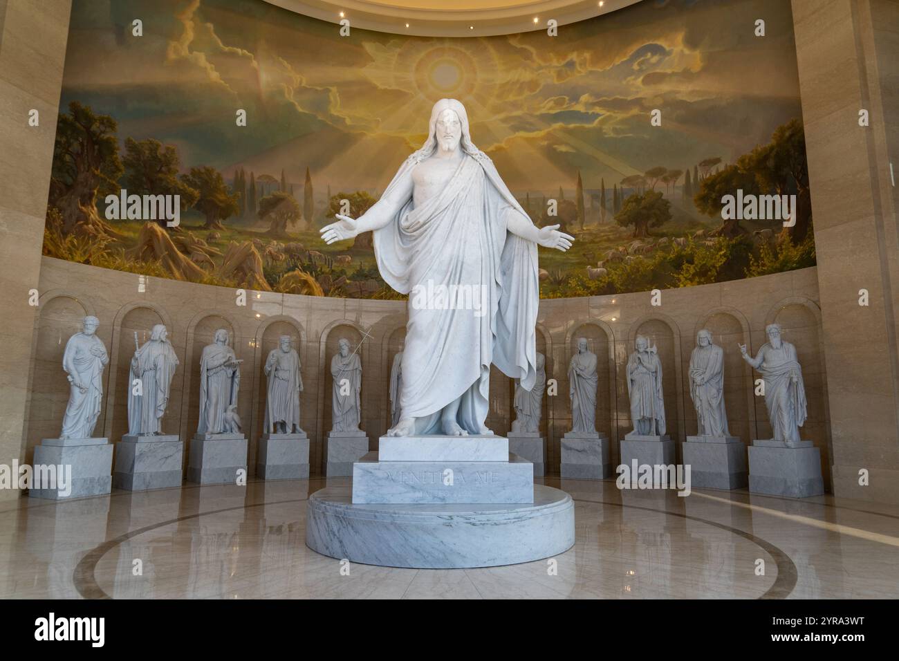 Statuen des Christus und der Apostel im Besucherzentrum des Tempels in Rom. Rom, Italien. Die Statuen sind Reproduktionen von Thorvaldsens Originalstatue Stockfoto
