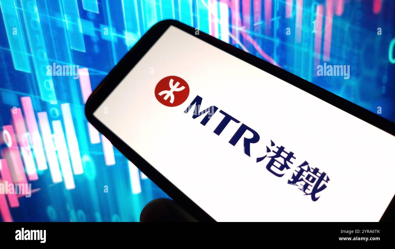 Konskie, Polen – 02. Dezember 2024: Logo der MTR Corporation auf dem Mobiltelefon Stockfoto
