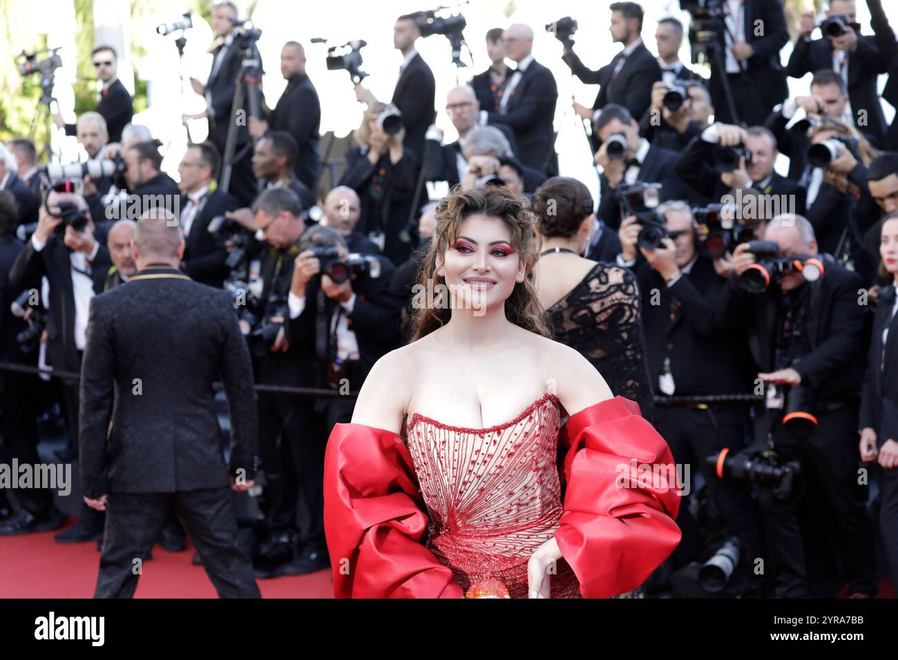 Indisches Modell Urvashi Rautela auf dem roten Teppich der Filmfestspiele von Cannes 2024. Stockfoto