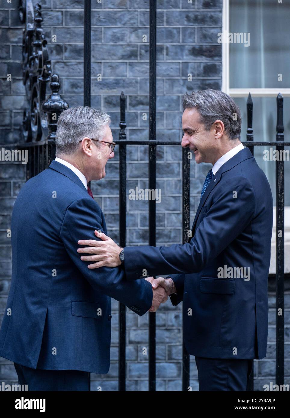 London, Großbritannien. Dezember 2024. Kier Starmer, Premierminister, trifft mit Kyriakos Mitsotakis Premierminister von Griechenland, 10 Downing Street, London UK Credit: Ian Davidson/Alamy Live News Stockfoto