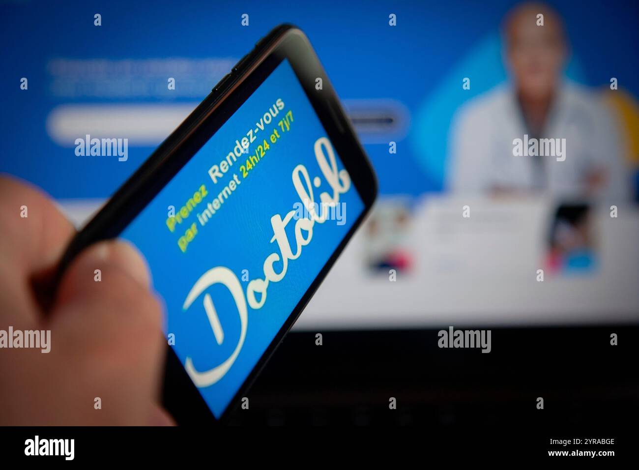 Illustration: Doctolib eine Online-Buchungsplattform, die es Ihnen als Patient ermöglicht, einen Termin in medizinischen Fachkräften und Einrichtungen zu buchen *** Stockfoto