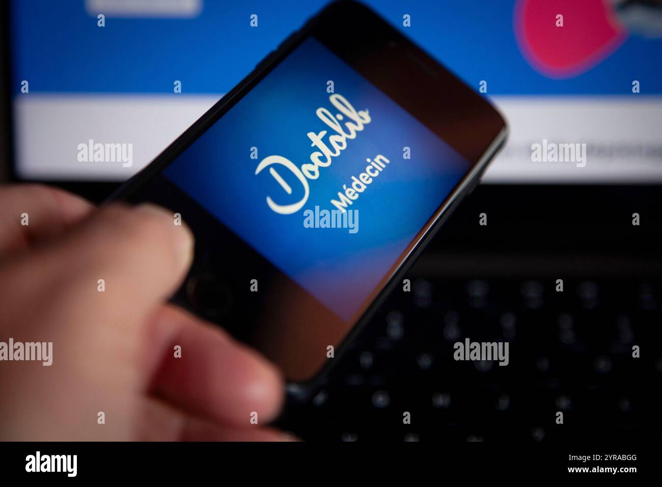Illustration: Doctolib eine Online-Buchungsplattform, die es Ihnen als Patient ermöglicht, einen Termin in medizinischen Fachkräften und Einrichtungen zu buchen *** Stockfoto