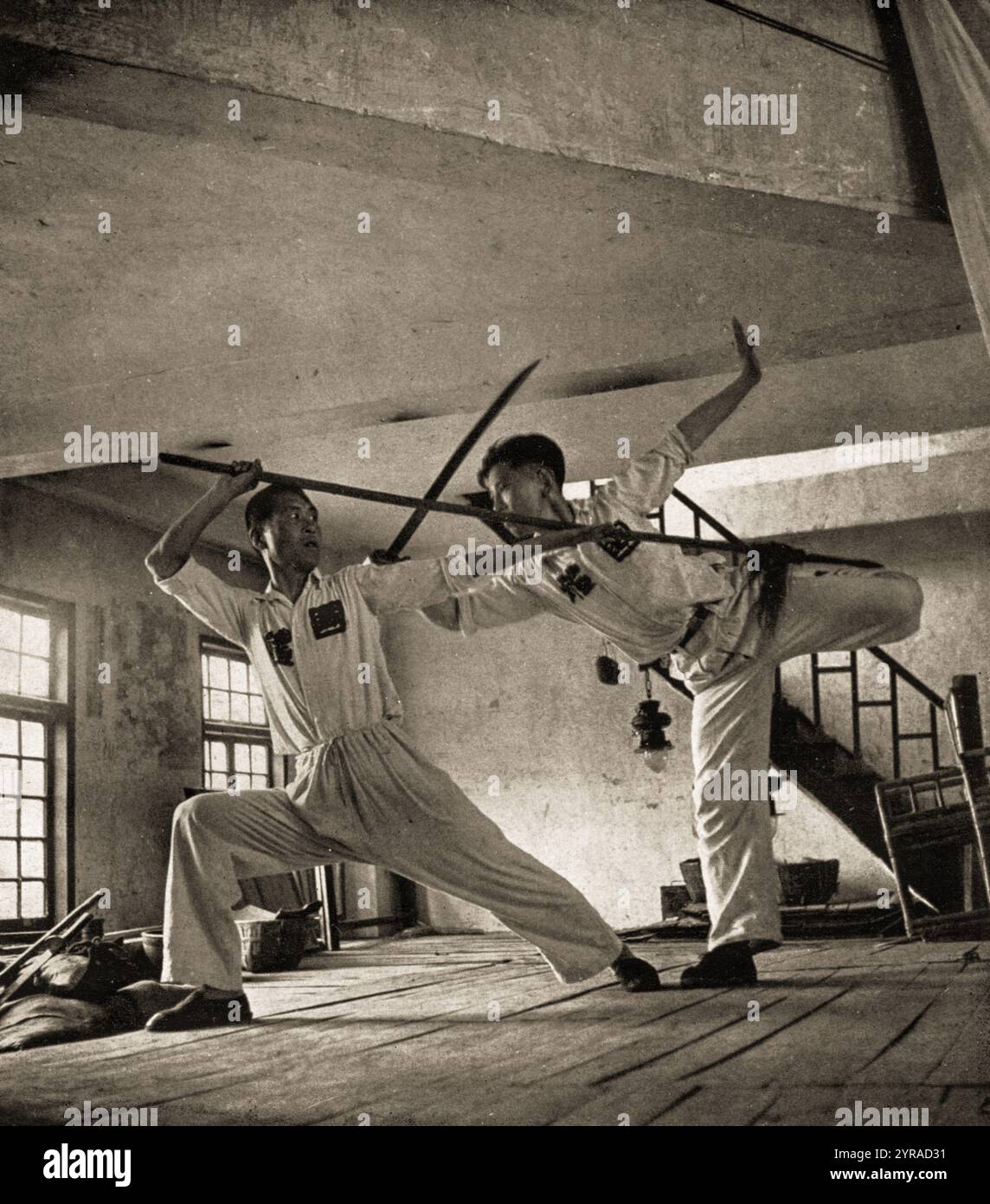 Martial Arts Performance, Foto von Cecil Beaton, veröffentlicht 1945 Stockfoto
