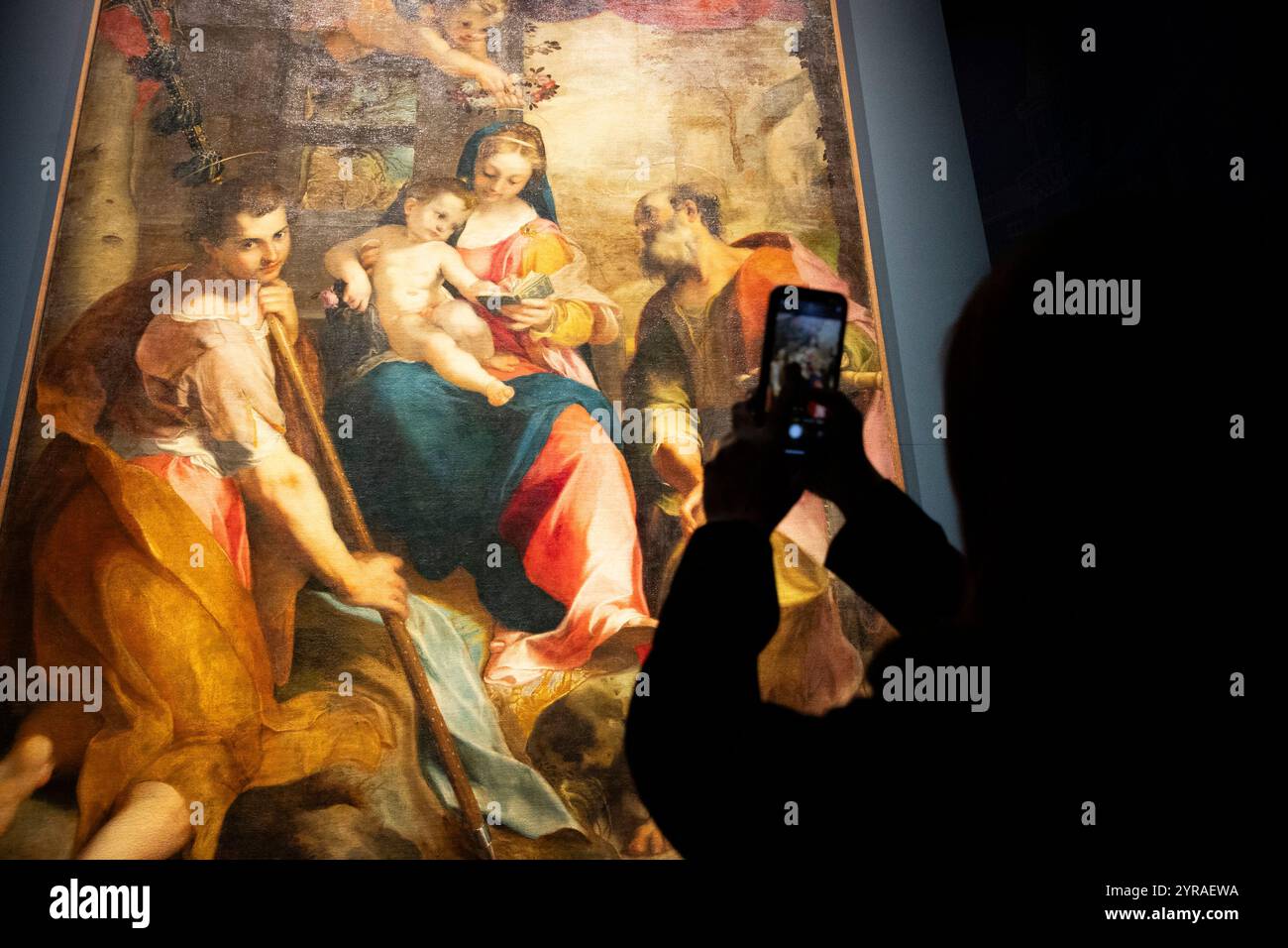 Mailand, Italien. Dezember 2024. Präsentation der Arbeit die Madonna von San Simone durch Federico Barocci Mailand - Nachrichten Dienstag, 03. Dezember 2024 (Foto: Marco Ottico/Lapresse) Credit: LaPresse/Alamy Live News Credit: LaPresse/Alamy Live News Stockfoto