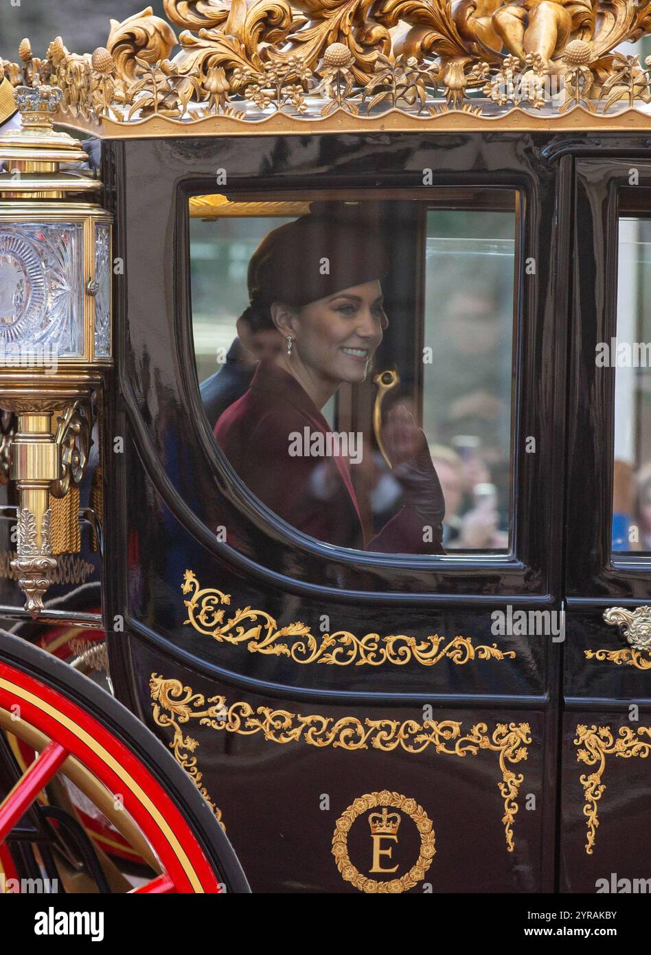 London, Großbritannien. Dezember 2024. Der Prinz und die Prinzessin von Wales fahren in einem Staatswagen zum Buckingham Palace hinter dem Staatswagen mit Sheikh Tamim bin Hamad Al Thani, Emir von Katar Credit: Richard Lincoln/Alamy Live News Stockfoto