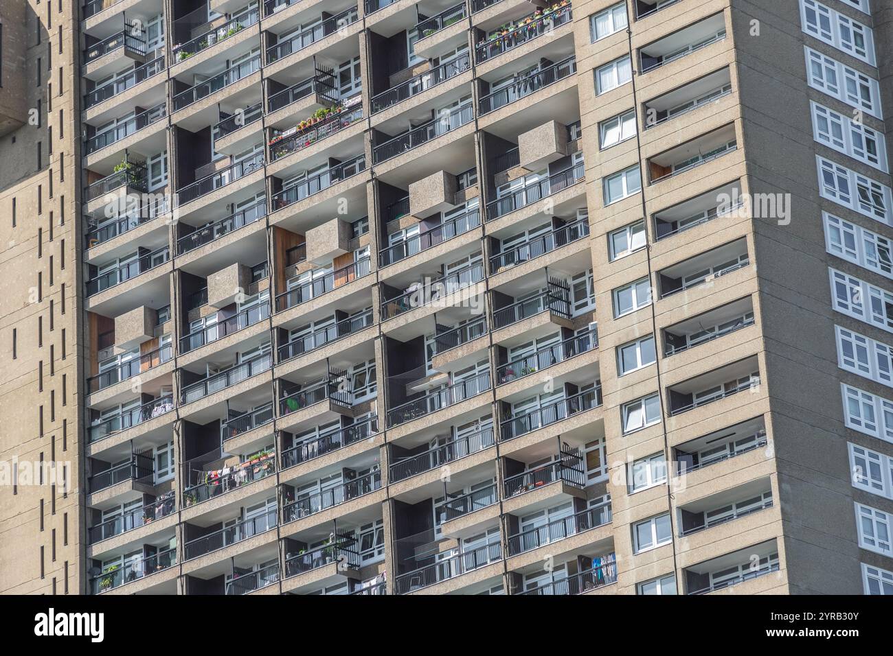 Der Trellick Tower in London ist ein Brutalismusturm Stockfoto