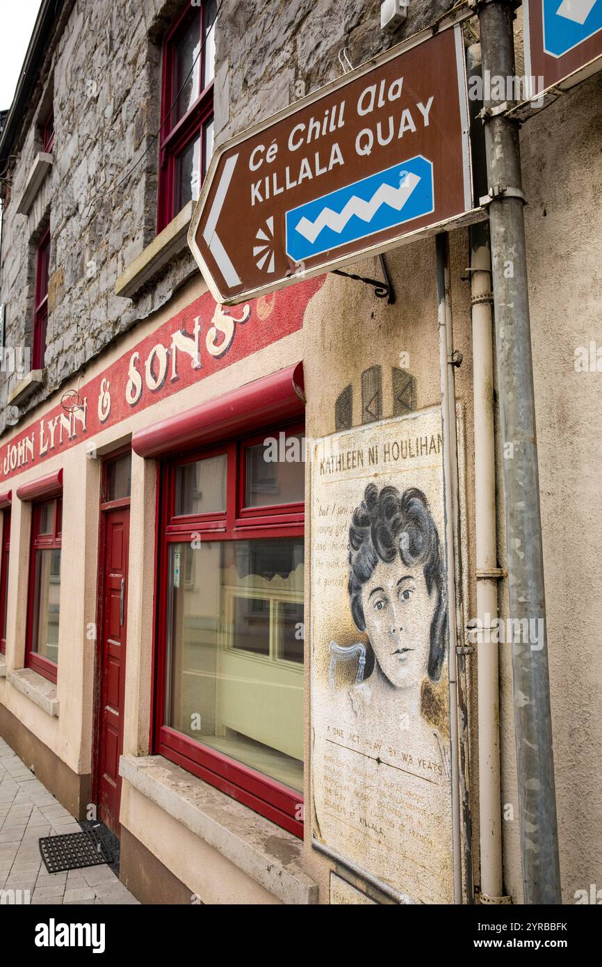 Irland, County Mayo, Killila, Market Street, Kathleen Ni Houlihan Wandgemälde in der John Lynn & Sons Bar Stockfoto