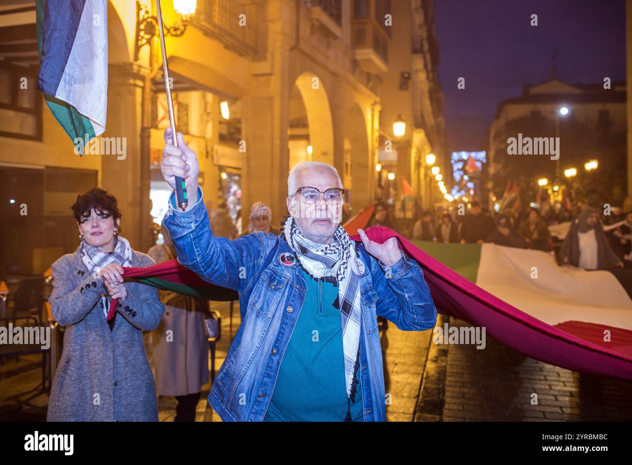 Logrono, La Rioja, Spanien.30. November 2024. Demonstration von RESCOP, Solidaritätsnetzwerk gegen die Besetzung Palästinas, in den Straßen von Logrono Stockfoto