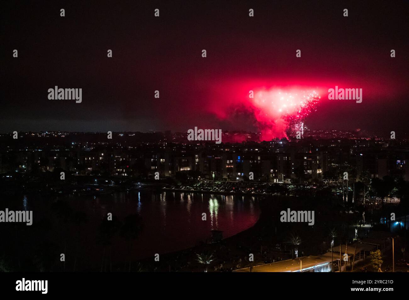 Los Angeles, USA. Juli 2024. Marina Del Ray Feuerwerk Show über Venice Beach. Stockfoto