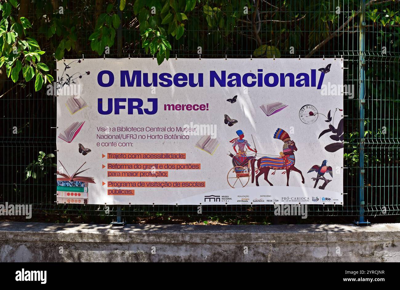 RIO DE JANEIRO, BRASILIEN - 26. November 2024: Banner mit Informationen über das Nationalmuseum Stockfoto