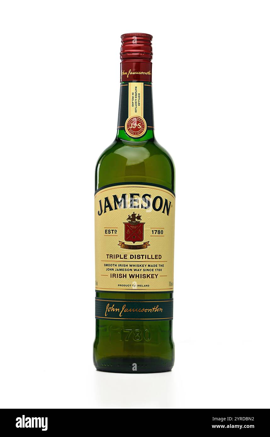 Gaziveren Cyprus -28.11.2024 Jameson Irish Whiskey Genießen Sie die Essenz Irlands mit einer Flasche dreifach destilliertem Whiskey, der an das reiche Erbe und die f Stockfoto