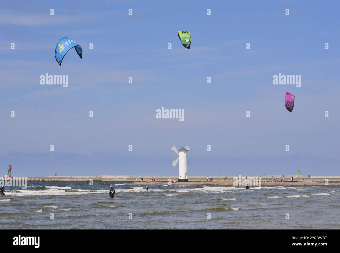 Kitesurfer auf der Ostsee in Swinoujscie, Vorpommern, Polen, Europa Stockfoto
