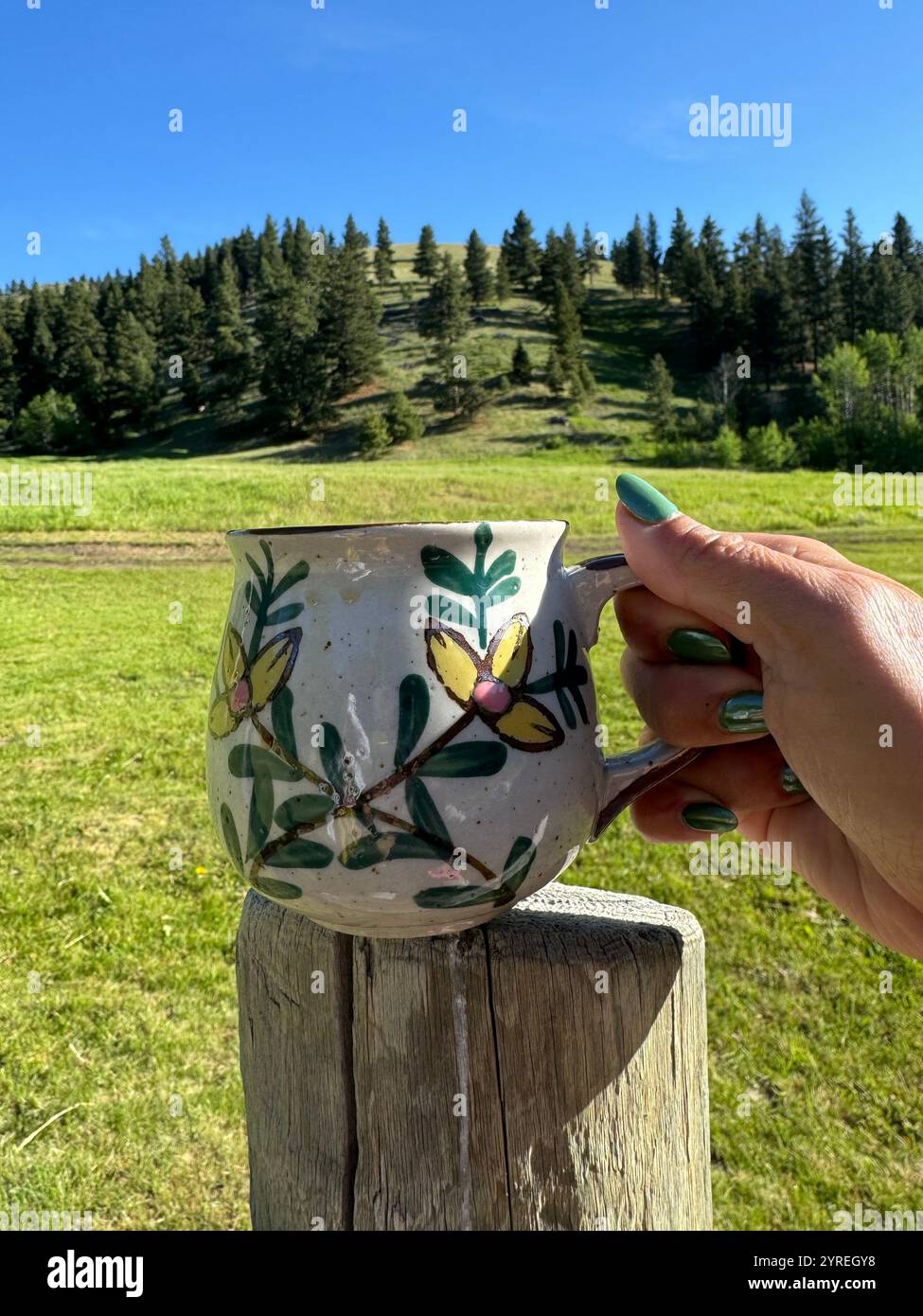 Kaffee am Morgen - Smartphone-aufgenommenes Stockfoto