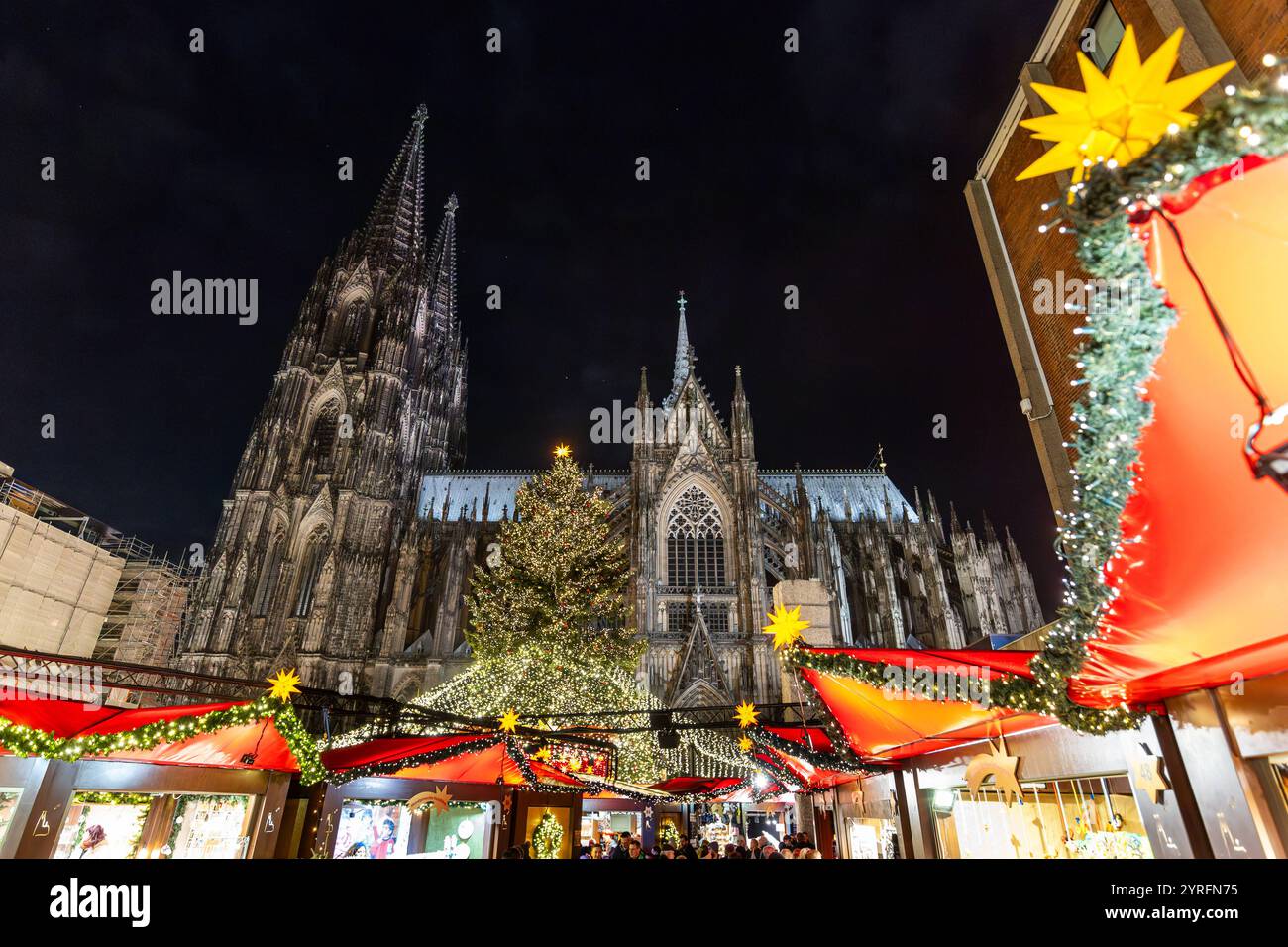 Weihnachstmarkt auf dem Roncalliplatz in Köln - 28.11.2024 der