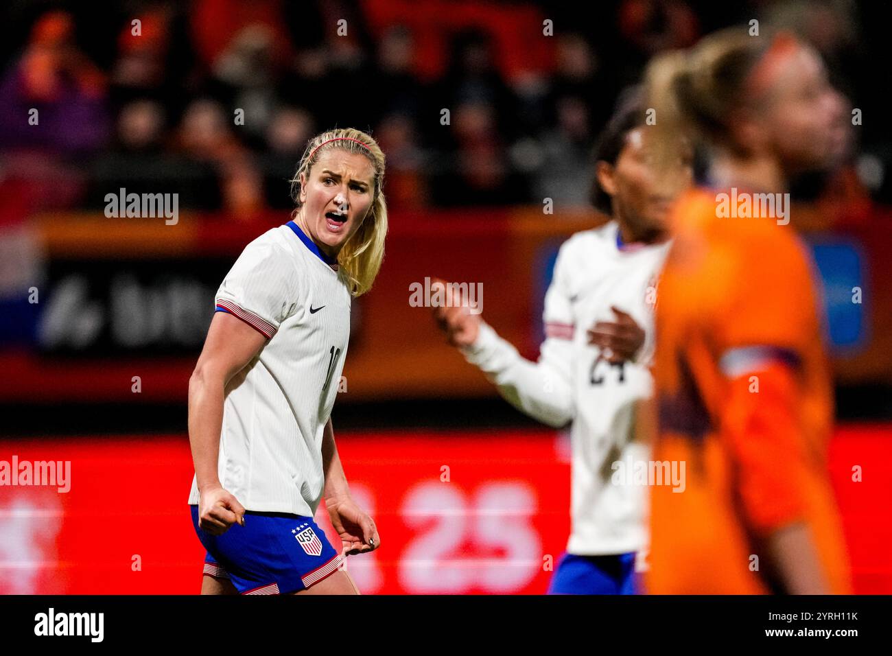 Den Haag, Niederlande. Dezember 2024. THE HAAG, NIEDERLANDE - 3. DEZEMBER: Lindsey Horan aus den Vereinigten Staaten feiert das erste Tor ihrer Mannschaft während des internationalen Freundschaftsspiels zwischen den Niederlanden und den Vereinigten Staaten im ADO den Haag Stadion am 3. Dezember 2024 in den Haag, Niederlande. (Foto: Rene Nijhuis/MB Media) Credit: MB Media Solutions/Alamy Live News Stockfoto