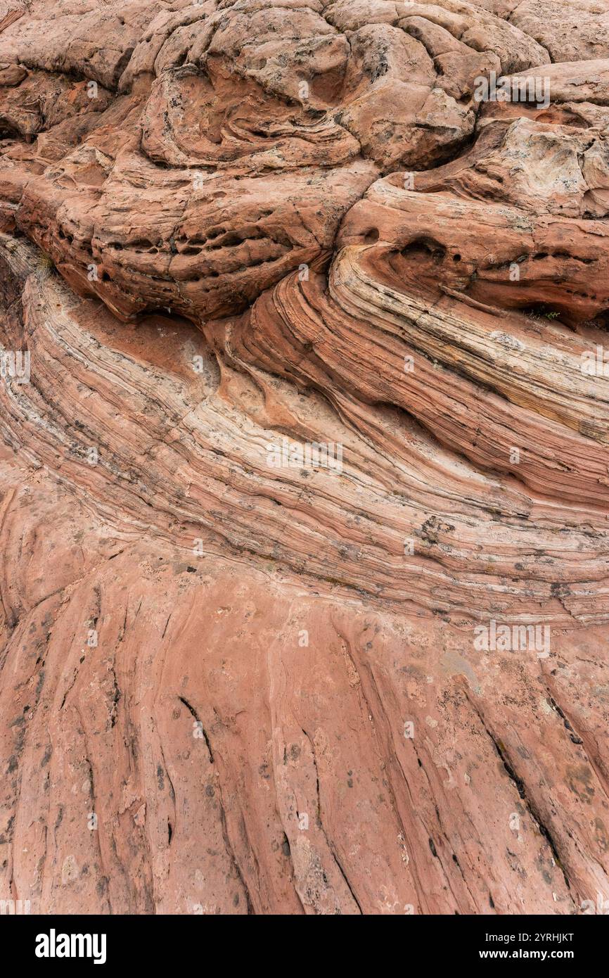 Detaillierte Ansicht der verwitterten Sandsteinformationen mit einzigartigen Texturen und Erdtönen, die natürlichen Muster und Schichten bieten eine exquisite Disposition Stockfoto