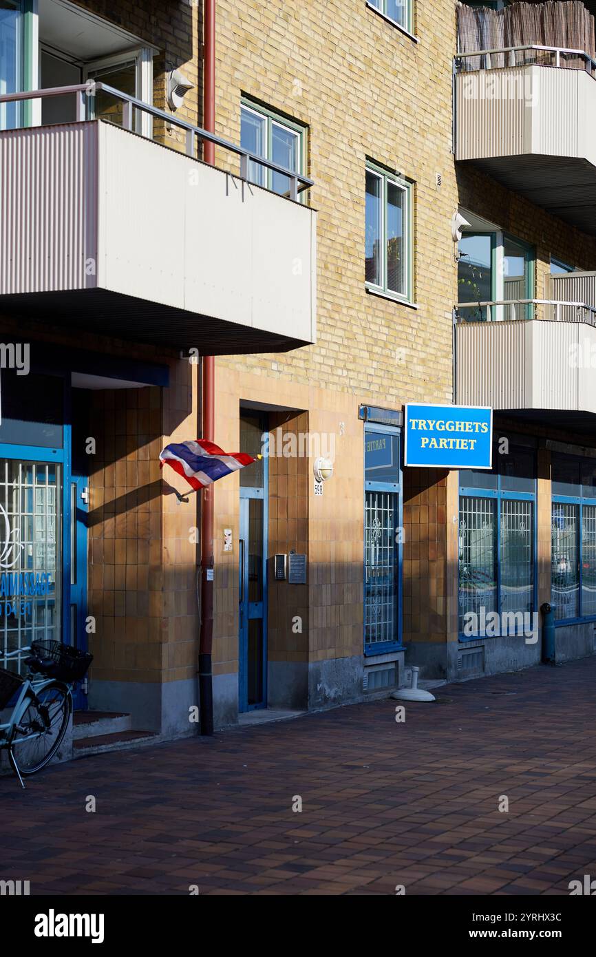 Trygghetspartiet (schwedische politische Partei), Schild am Gebäude; Västra Rönneholmsvägen, Malmö, Schweden Stockfoto