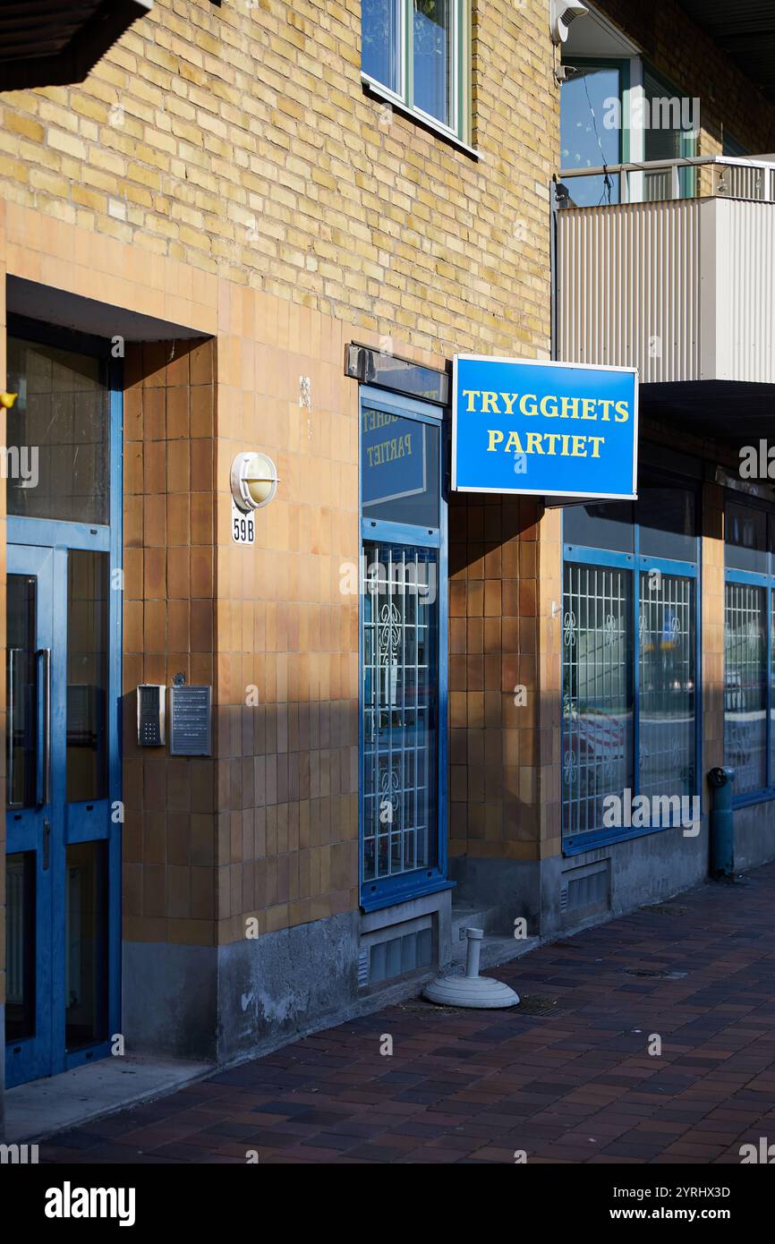 Trygghetspartiet (schwedische politische Partei), Schild am Gebäude; Västra Rönneholmsvägen, Malmö, Schweden Stockfoto