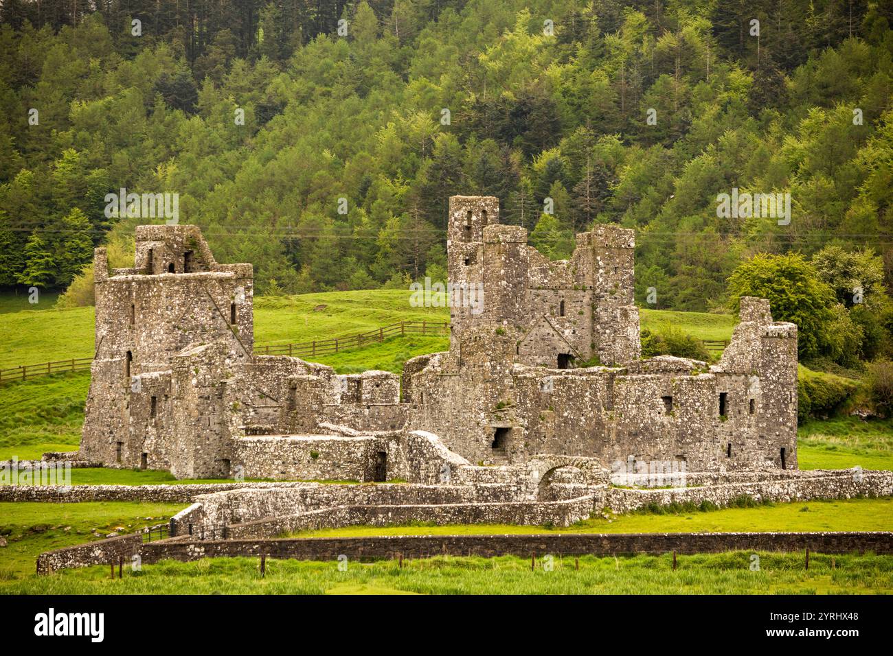 Irland, County Westmeath, Fore, Ruinen der St. Feichin’s Abbey Stockfoto