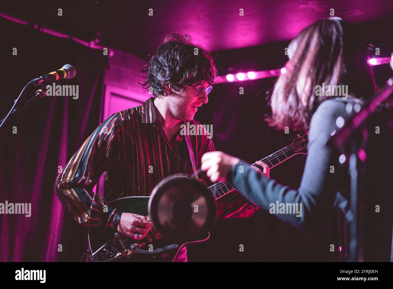 Chinesischer amerikanischer Bär in YES, Manchester, 02.12.24 Stockfoto
