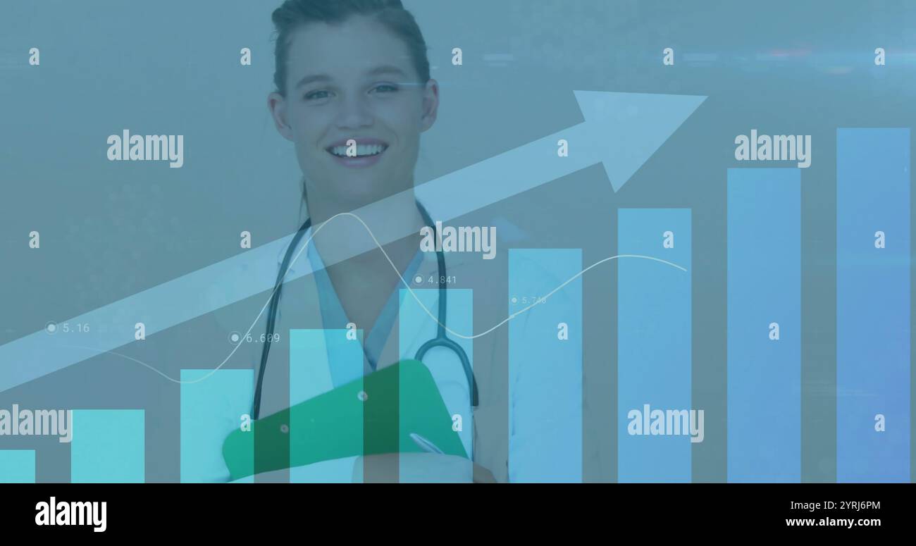 Doktor schreibt auf Zwischenablage, medizinische Daten und Wachstumsdiagramm Bild Stockfoto