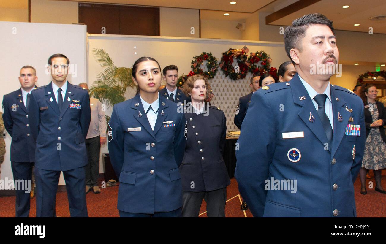 Tokio, Japan. Dezember 2024. Mitglieder der US-Raumfahrtkräfte Japan nehmen am Mittwoch, 4. Dezember 2024, an der Aktivierungszeremonie für die US-Raumfahrtkräfte-Japan auf der Yokota Air Base in Tokio Teil. Foto: Keizo Mori/UPI Credit: UPI/Alamy Live News Stockfoto