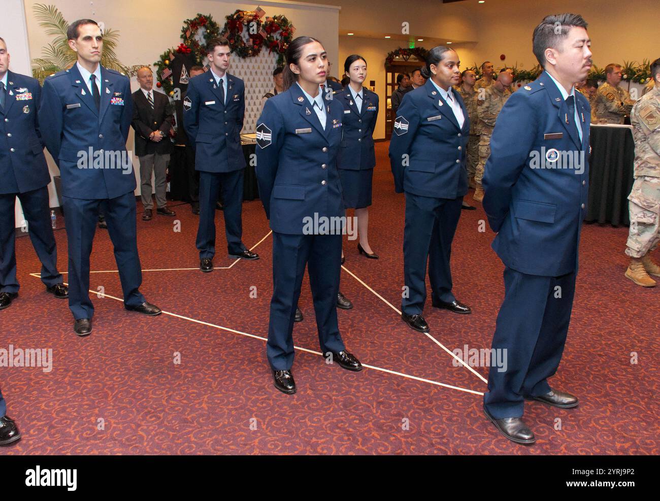 Tokio, Japan. Dezember 2024. Mitglieder der US-Raumfahrtkräfte Japan nehmen am Mittwoch, 4. Dezember 2024, an der Aktivierungszeremonie für die US-Raumfahrtkräfte-Japan auf der Yokota Air Base in Tokio Teil. Foto: Keizo Mori/UPI Credit: UPI/Alamy Live News Stockfoto