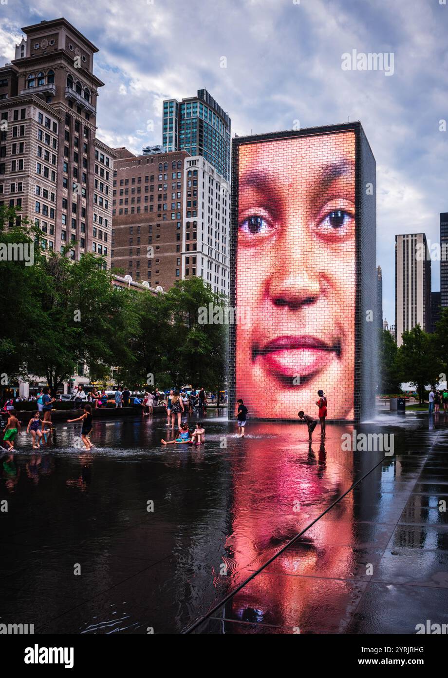 Chicago, IL USA - 21. Juli 2017: Crown Fountain ist ein interaktives Werk öffentlicher Kunst und Videoskulptur im Millennium Park von Chicago Stockfoto