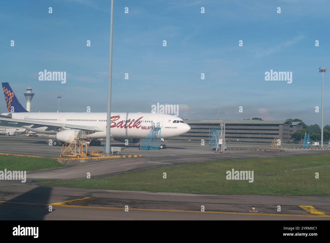 KUALA LUMPUR, MALAYSIA - 15. NOVEMBER 2023: Batik Air Malaysia Airbus A330 auf dem Asphalt, wie in KLIA gesehen. Batik Air Malaysia bietet Flüge nach Vari Stockfoto