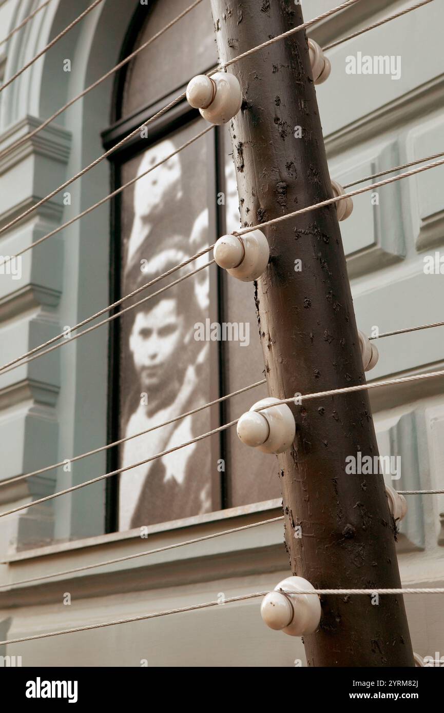 Haus des Terrors, Menschenrechtsmuseum im ehemaligen Hauptquartier der ungarischen Geheimpolizei (AVH) in Andrassy utca 60. Schädling. Budapest. Ungarn. 2004. Stockfoto Haus des Terrors, Menschenrechtsmuseum im ehemaligen Hauptquartier der ungarischen Geheimpolizei (AVH) in Andrassy utca 60. Schädling. Budapest. Ungarn. 2004. Stockfoto
