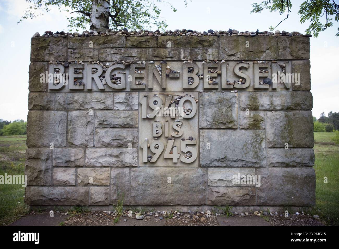 Deutschland, Niedersachsen, Bergen-Belsen KZ-Gedenkstätte für den 2. Weltkrieg, Schild Stockfoto