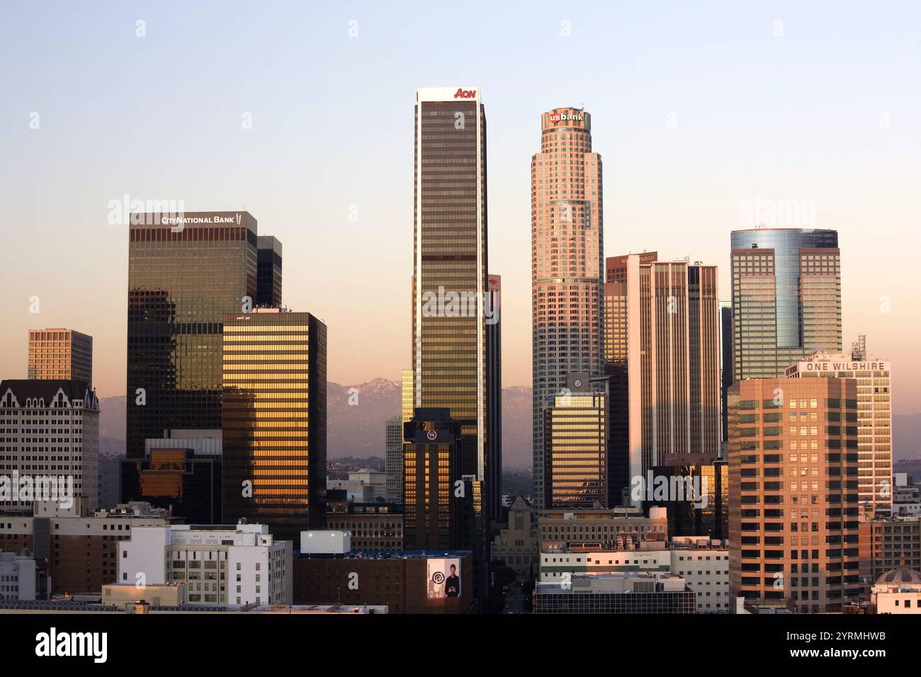 Luftaufnahme der Innenstadt von der West 11th Street bei Sonnenuntergang, Los Angeles, Kalifornien, USA Stockfoto