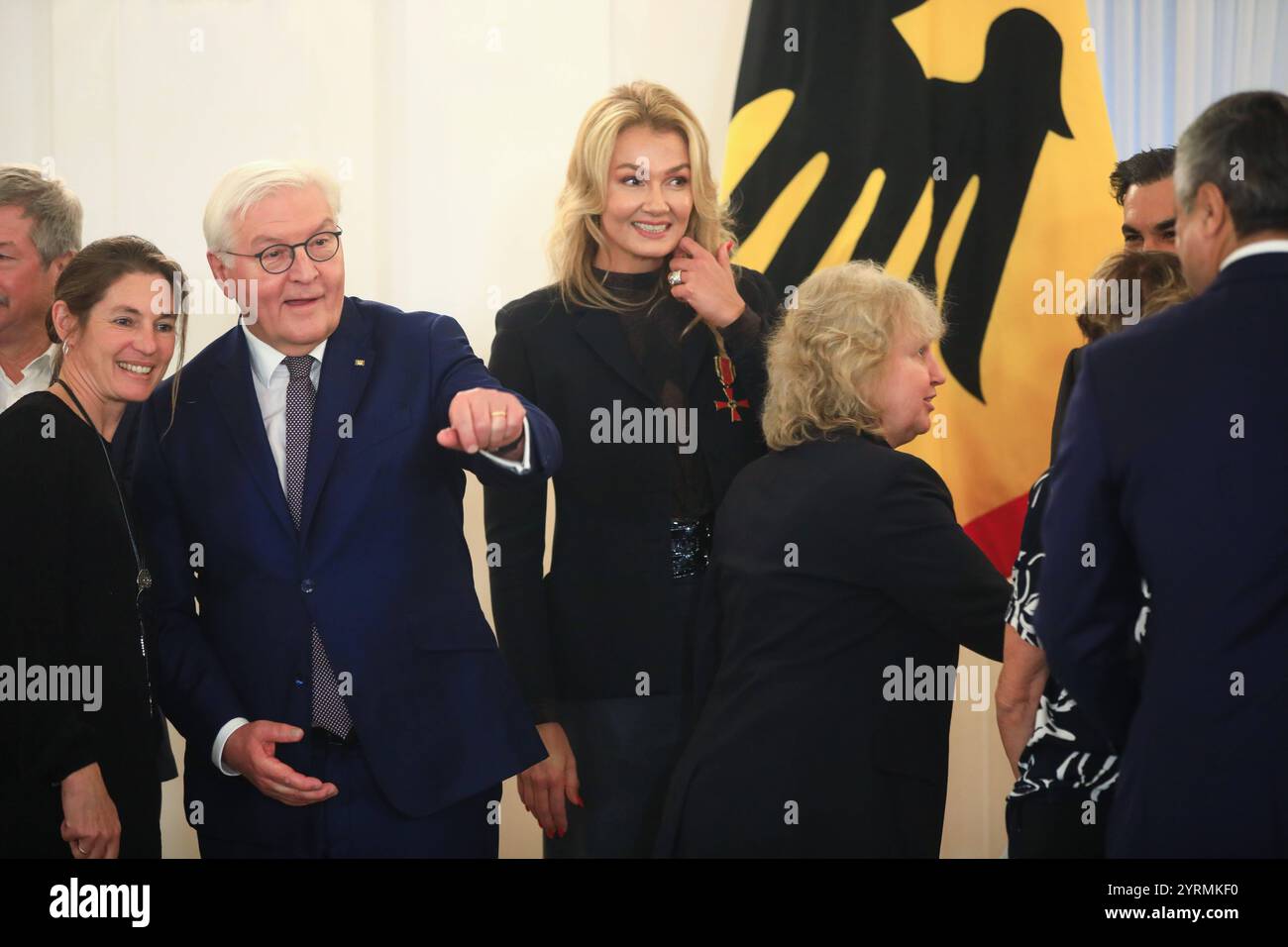 Verleihung des Verdienstordens zum Tag des Ehrenamtes Berlin, 4,12..2024 Franziska van Almsick bei der Verleihung des Verdienstordens zum Tag des Ehrenamtes Berlin Deutschland *** Verleihung des Verdienstordens am Tag des Ehrenamtes Berlin, 4 12 2024 Franziska van Almsick bei der Verleihung des Verdienstordens zum Tag des Ehrenamtes Berlin Deutschland Copyright: XPictureteamx Stockfoto