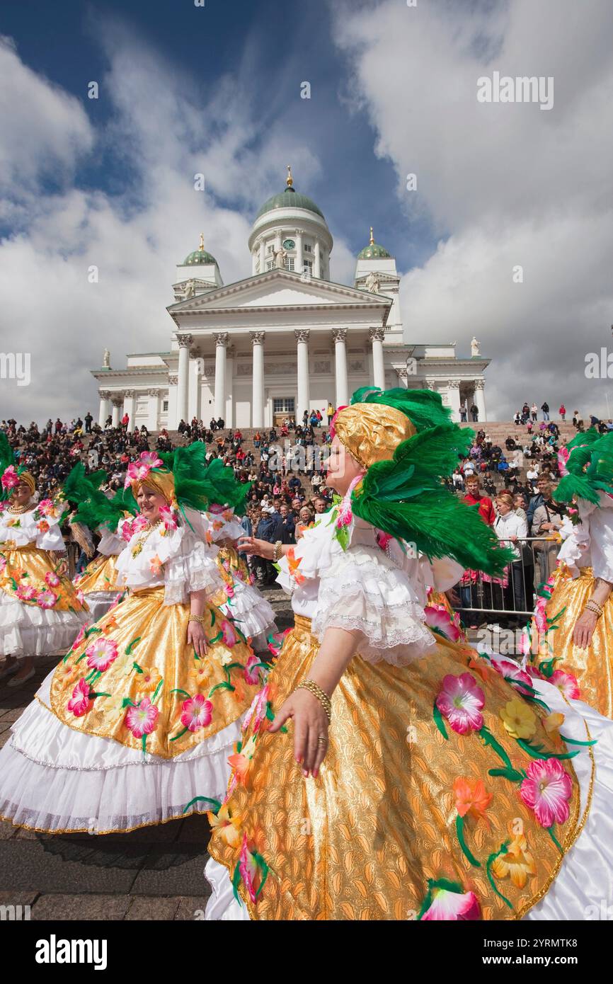 Finnland, Helsinki, Helsinki Tag Samba Karneval in Senatsplatz Senaatintori, NR Stockfoto