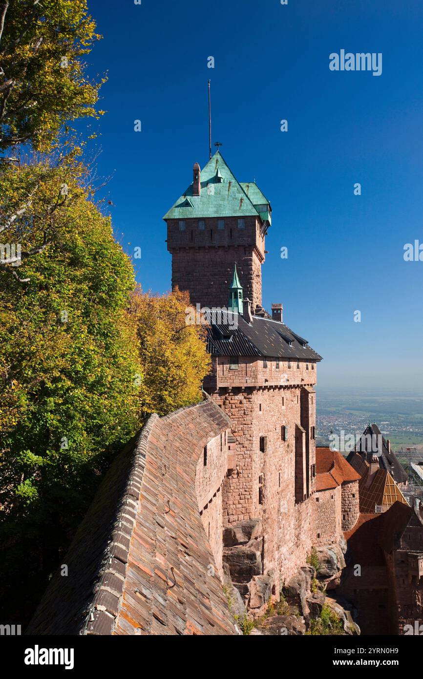 Frankreich, Haut-Rhin, Elsass, Alasatian Weinstraße, Haut Koenigsbourg Schloss, außen Stockfoto
