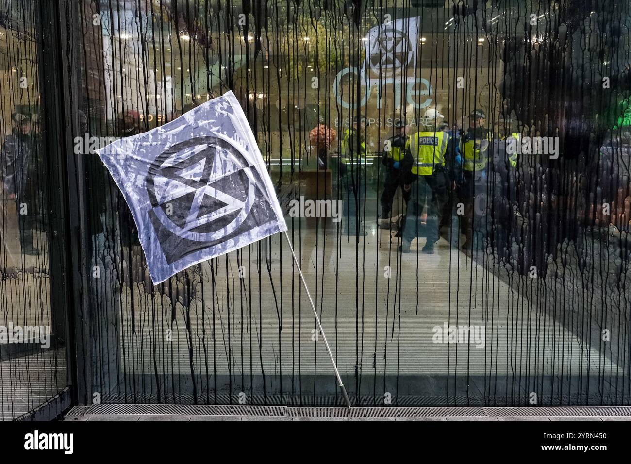 Reflektor Aufkleber Auto Extinction Rebellion" In Berlin: Klimaschutz- Demonstranten Färben Fck Linke Sticker