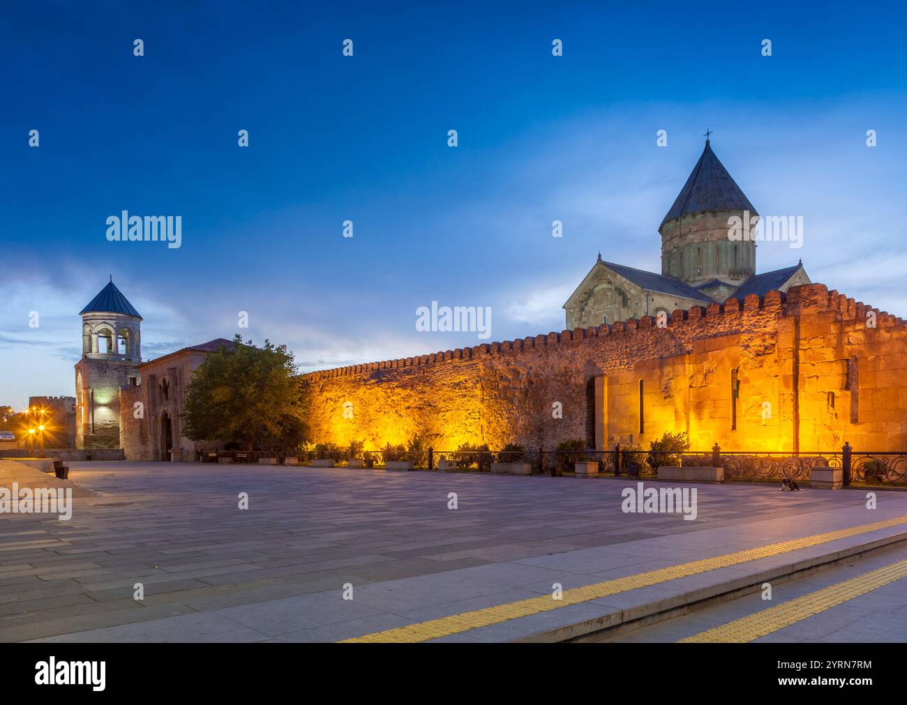 Georgien, Mzcheta, spirituelle Stadt, in der das Christentum 327 n. Chr. gegründet wurde, Svetitskhoveli Kathedrale, Dawn. Stockfoto