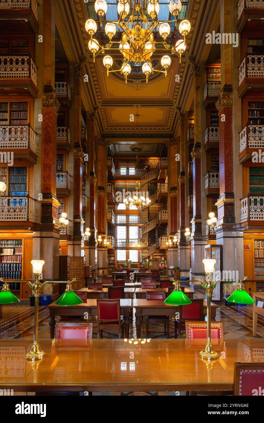 Des Moines, Iowa - Vereinigte Staaten - 16. September 2024: Innenraum der State Library of Iowa im Iowa State Capitol Building in des Moines, Iowa Stockfoto