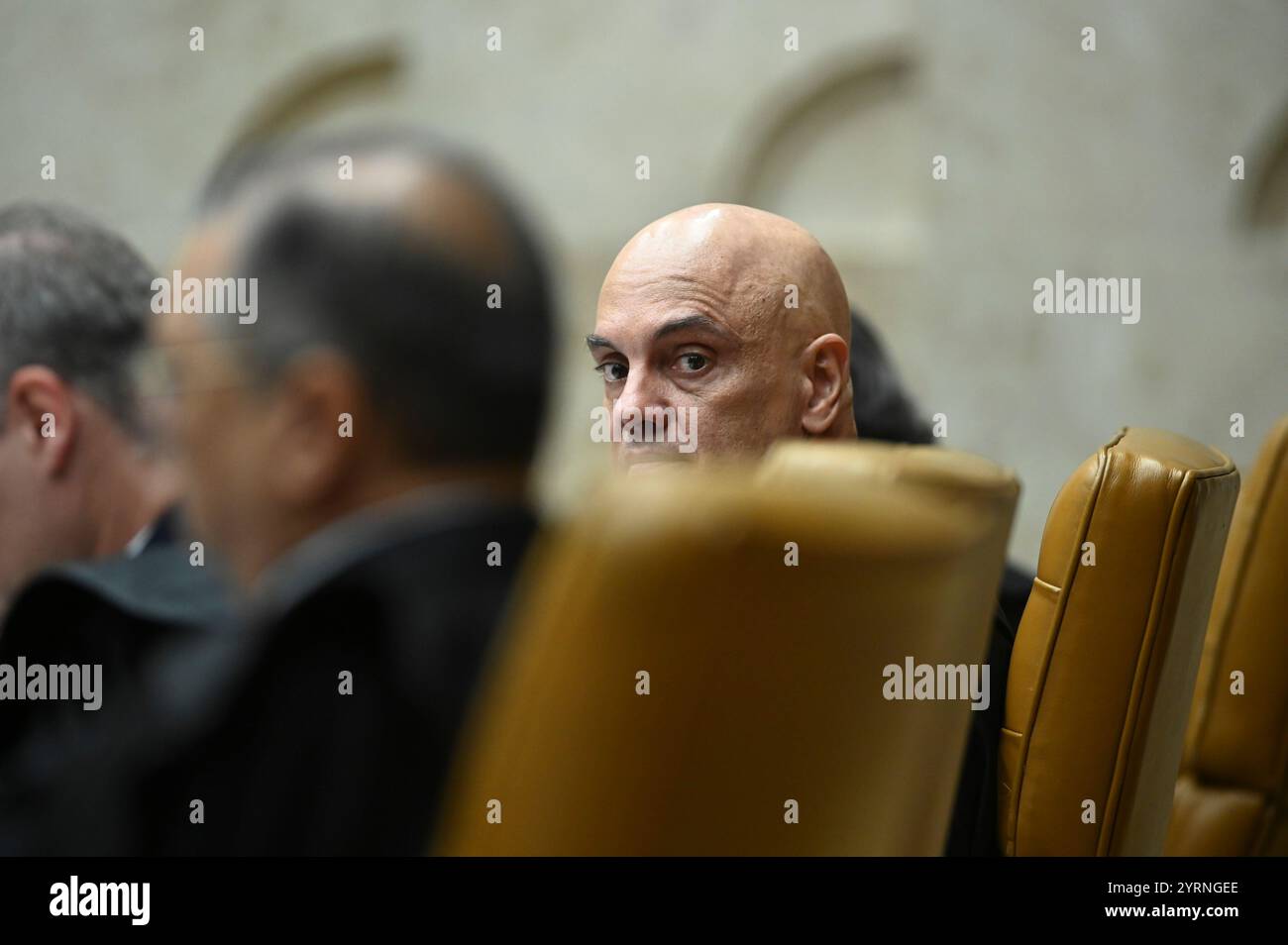 Brasília, DF - 04.12.2024: STF VOLTA A DISCUTIR PLATAFORMAS DIGITAIS - diesen Mittwoch (4) während einer Plenarsitzung nehmen die Minister des Bundesgerichtshofs (SFT) die Diskussion über die Verantwortung digitaler Plattformen für von Nutzern als kriminell eingestufte Inhalte wieder auf. (Foto: Ton Molina/Fotoarena) Stockfoto