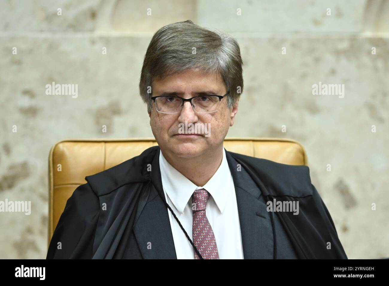 Brasília, DF - 04.12.2024: STF VOLTA A DISCUTIR PLATAFORMAS DIGITAIS - diesen Mittwoch (4) während einer Plenarsitzung nehmen die Minister des Bundesgerichtshofs (SFT) die Diskussion über die Verantwortung digitaler Plattformen für von Nutzern als kriminell eingestufte Inhalte wieder auf. (Foto: Ton Molina/Fotoarena) Stockfoto