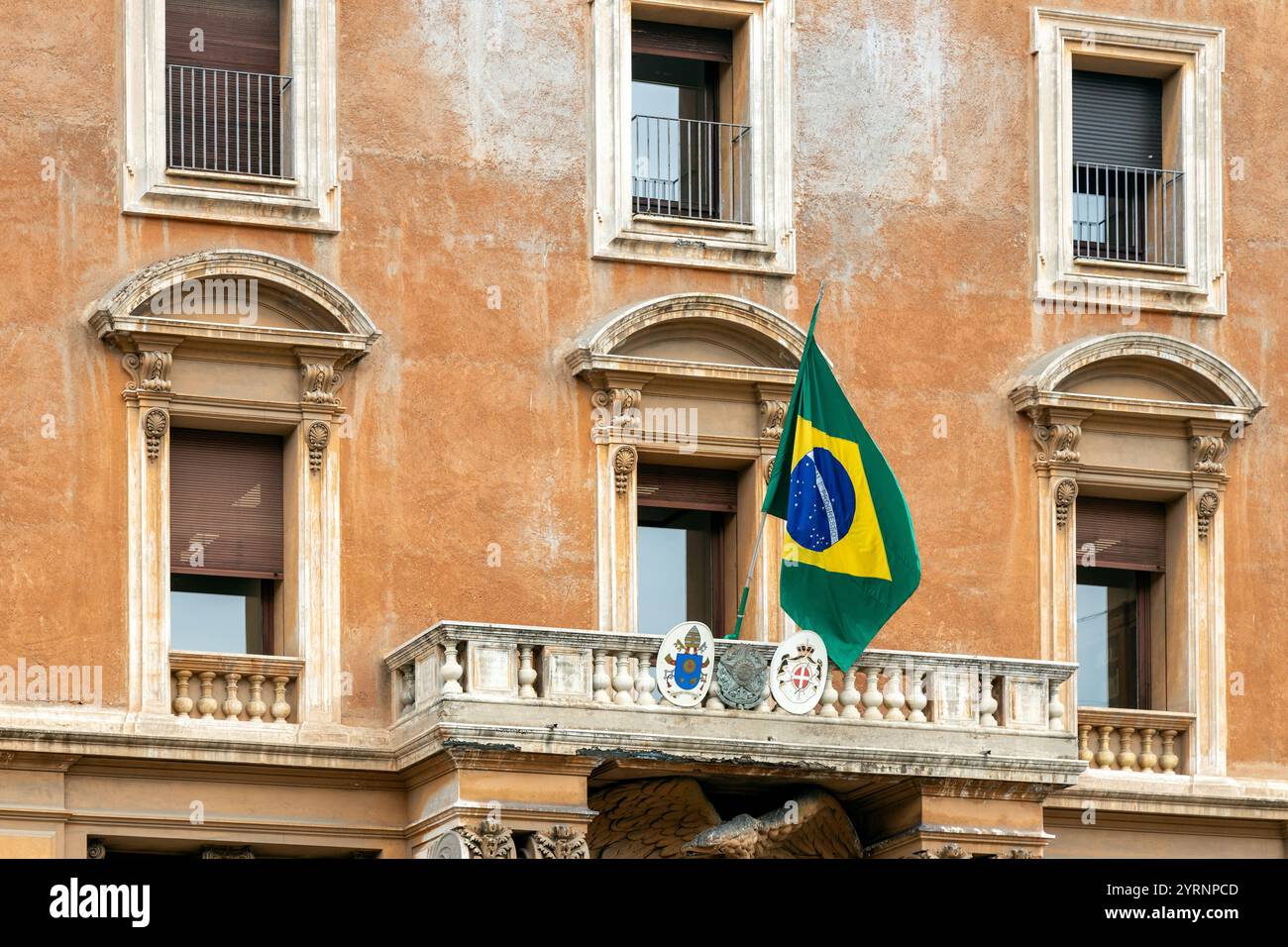Rom, Italien - 14. November 2024: Blick auf die brasilianische Botschaft zum Vatikan im historischen Herzen Roms Stockfoto