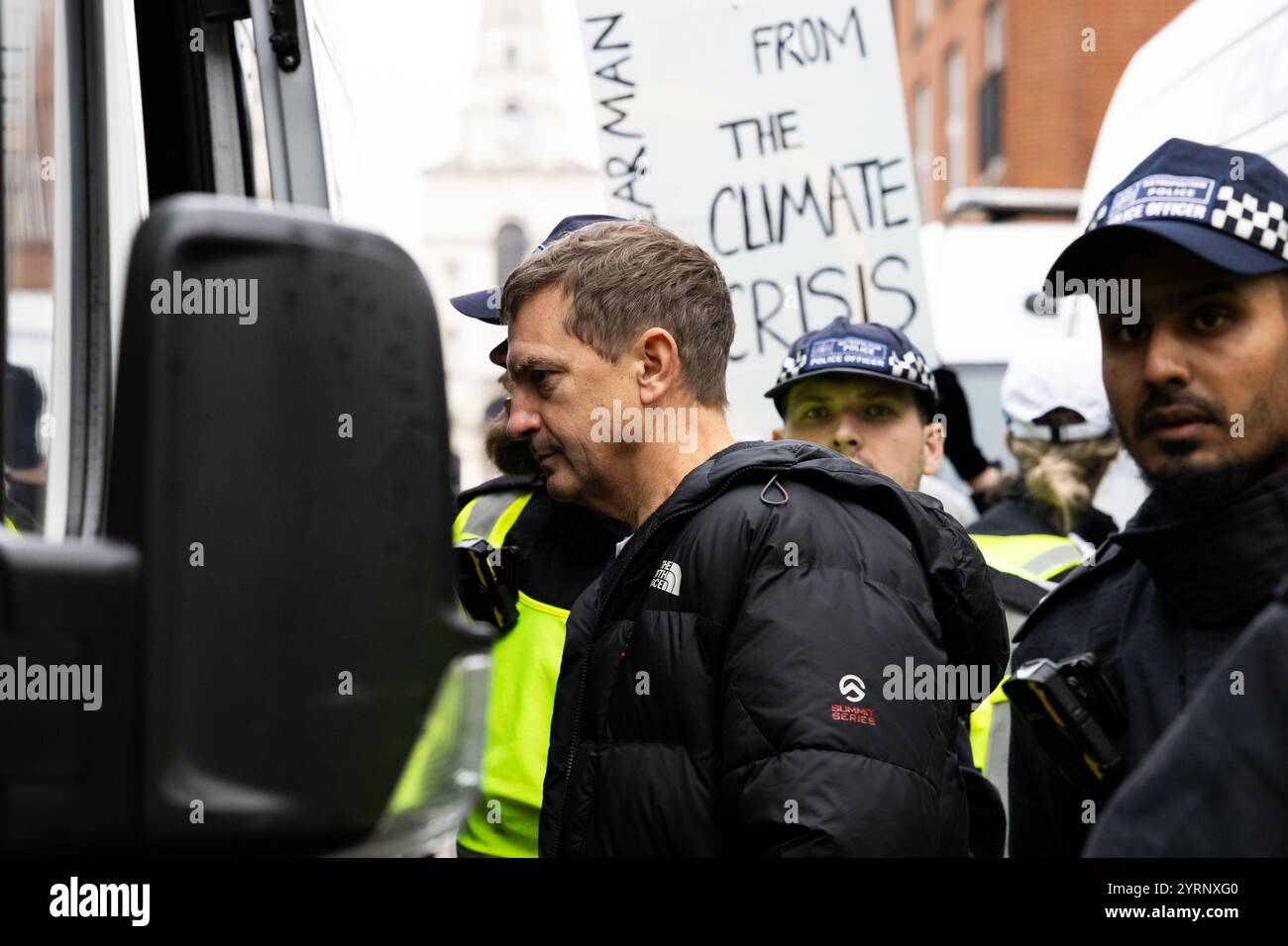 Extinction Rebellion Protest bei A&O Shearman, London, 04/12/24 Stockfoto