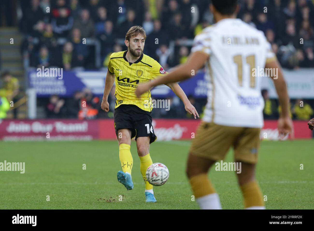 Burton Upon Trent, Großbritannien, 1. Dezember 2024. Jack Cooper Love of Burton Albion während des Spiels zwischen Burton Albion und Tamworth. FA Cup zweite Runde ( Stockfoto