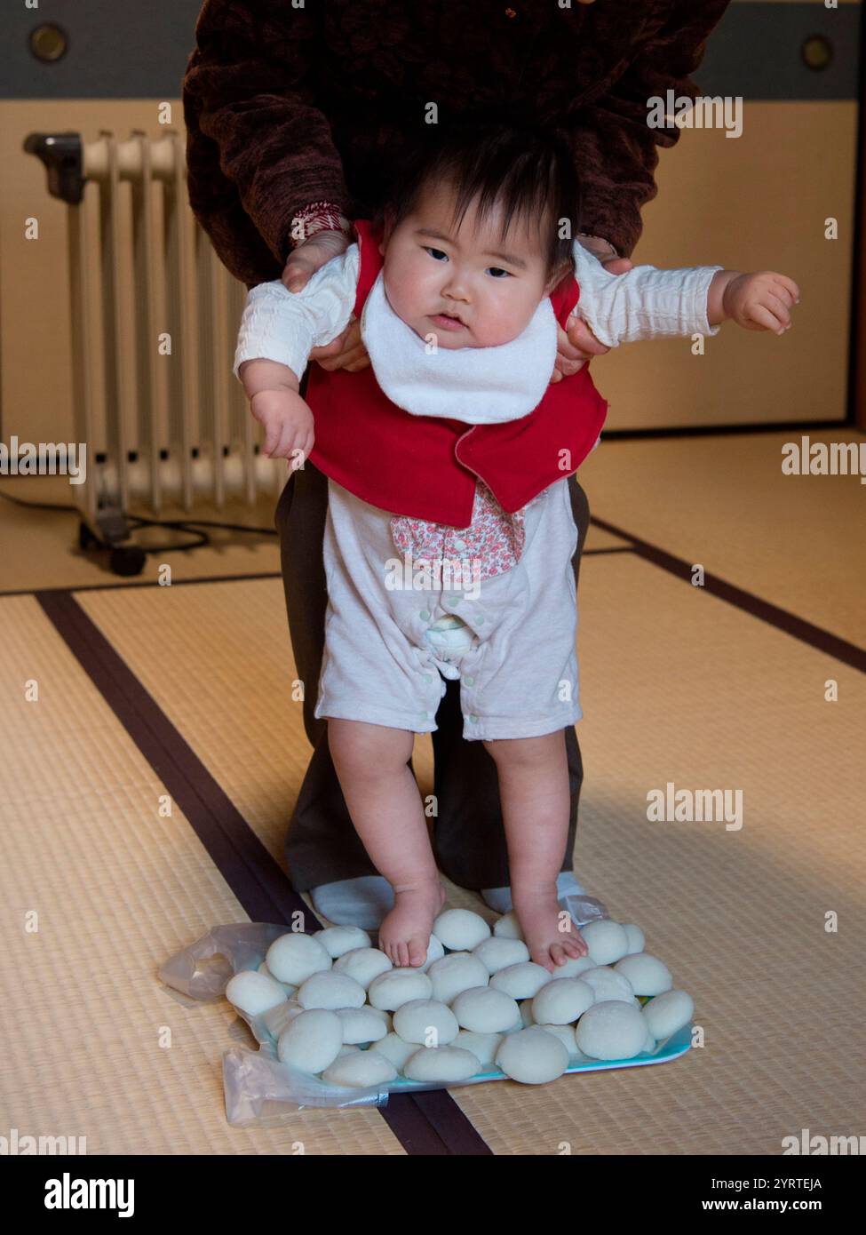 Traditionelles Mochi-Stampfen Stockfoto