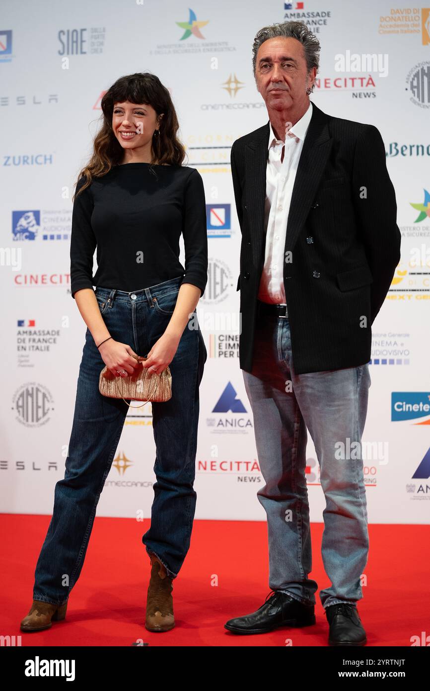 Celeste Della Porta und Paolo Sorrentino nehmen am Fotocall der 47. Giornate di Cinema 2024 Sorrento, Italien, Teil. GIORNATE DI CINEMA 2024 vom 2. Bis 5. Dezember 2024 in Sorrent-Italien. Celeste Della Porta und Paolo Sorrentino nehmen an dem Fotocall der 47. Giornate di Cinema 2024 Teil. Dezember 2024 in Sorrent, Italien (Foto: Andrea Gulí / SOPA Images/SIPA USA) Stockfoto