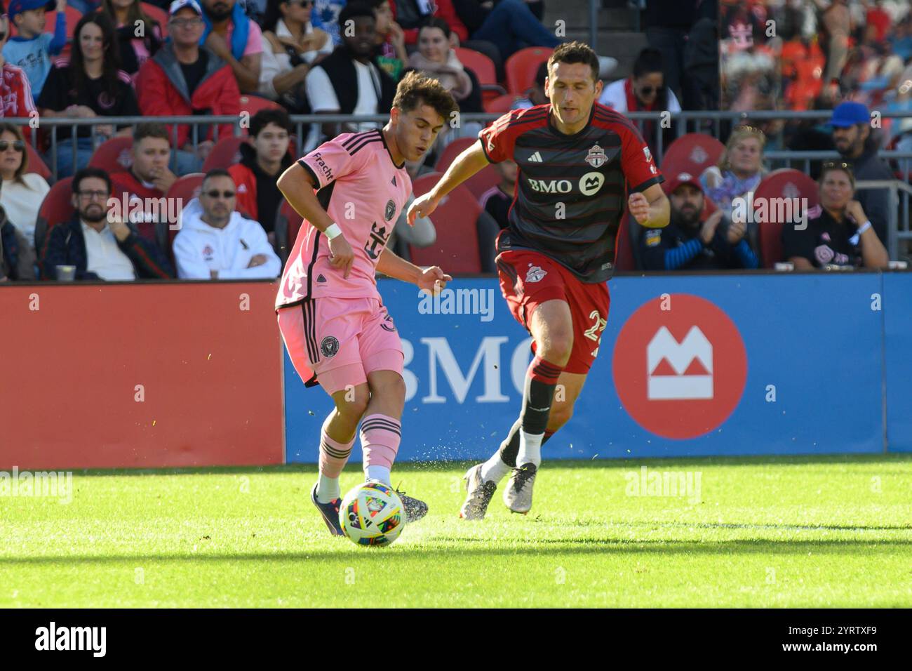 Toronto, ON, Kanada - 5. Oktober 2024: Noah Allen #32 Verteidiger des Inter Miami FC mit dem Ball 2024 MLS reguläres Saisonspiel zwischen Toronto FC ( Stockfoto